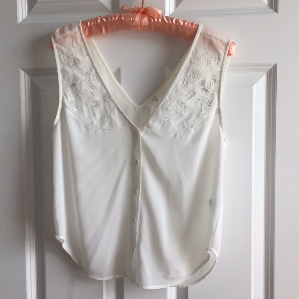 Light as air v-neck blouse with floral stitching